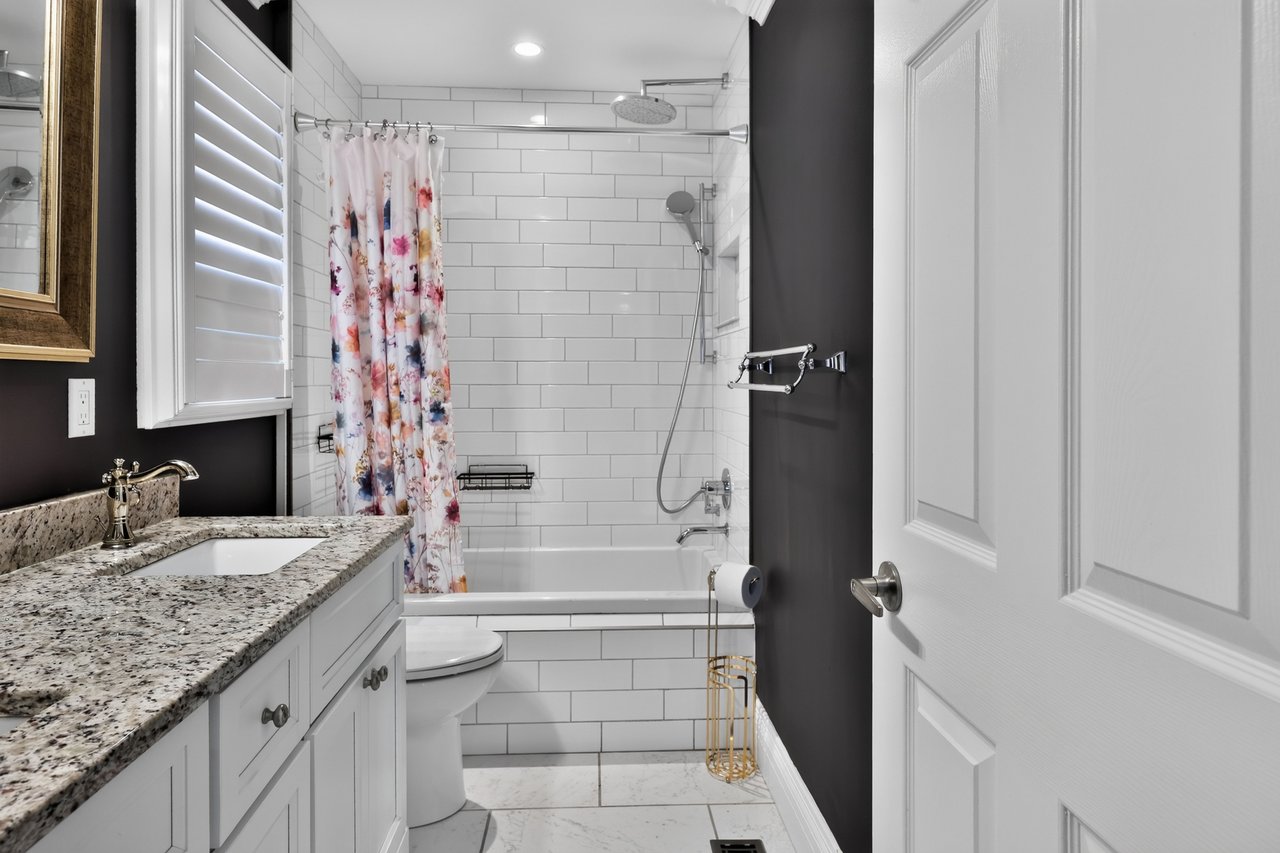 2102 Salma Crescent, Burlington