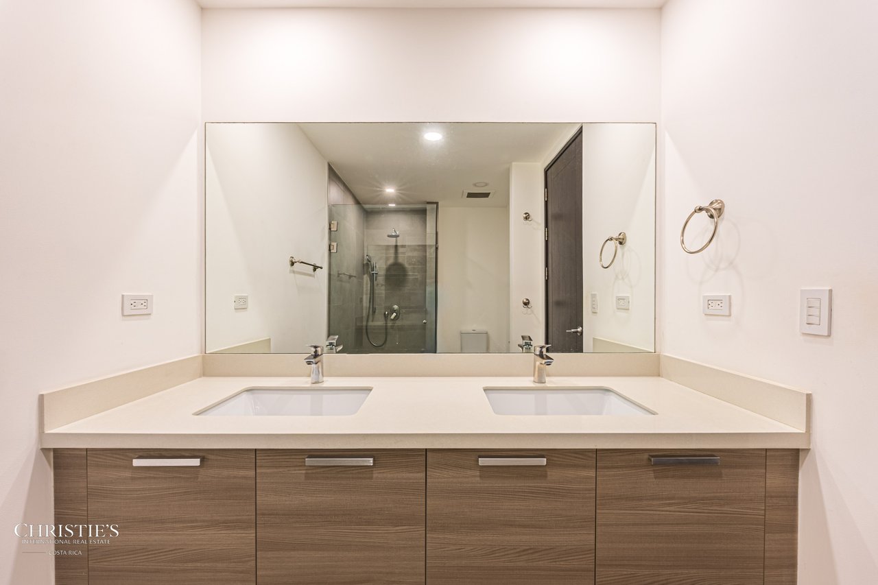 Luxurious Four-Bedroom Condo in the Hills of Escazú   