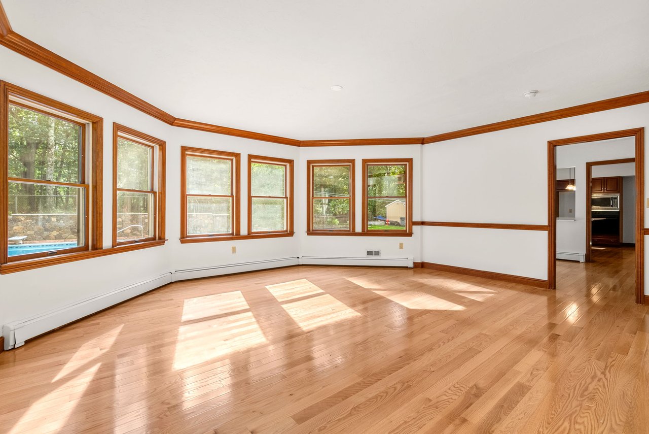 4 Leslie Rd