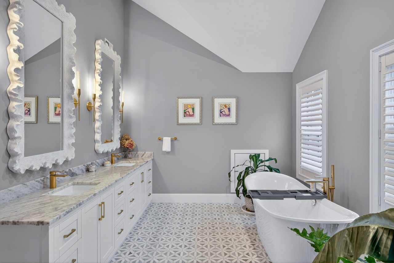 A Turnkey Seapuit Offering in Osterville