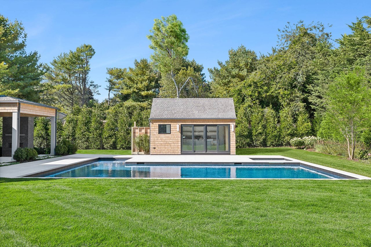 63 Hand Ln