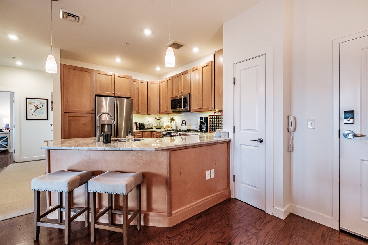 15 Middle St #403B