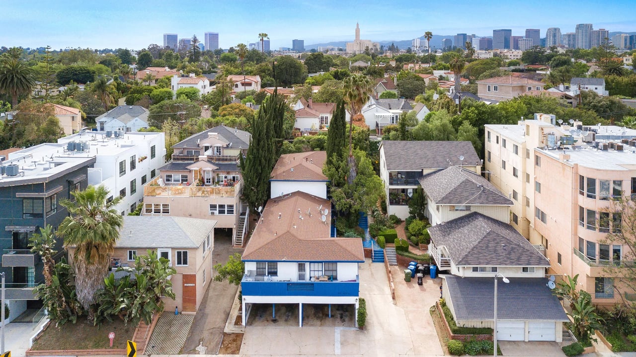 2121 S Beverly Glen