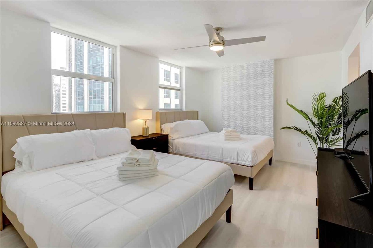 1200 Brickell Bay Dr Unit 2424