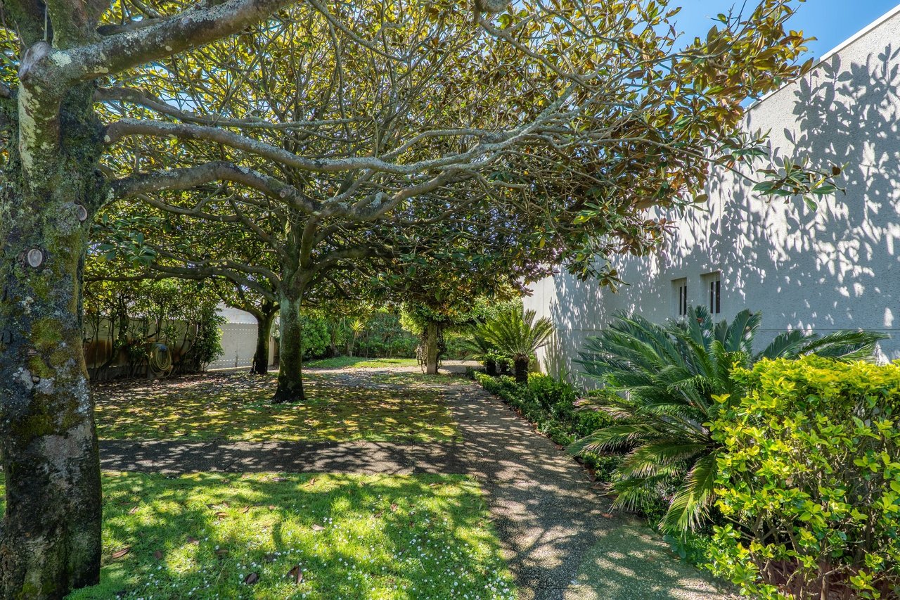 Secluded 5-Bedroom Villa with Pool and Sea Views on Expansive Dune-Side Plot – Apúlia e Fão