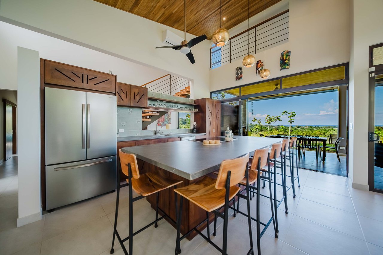 Guest House and Infinity Pool Ocean View Luxury Estate