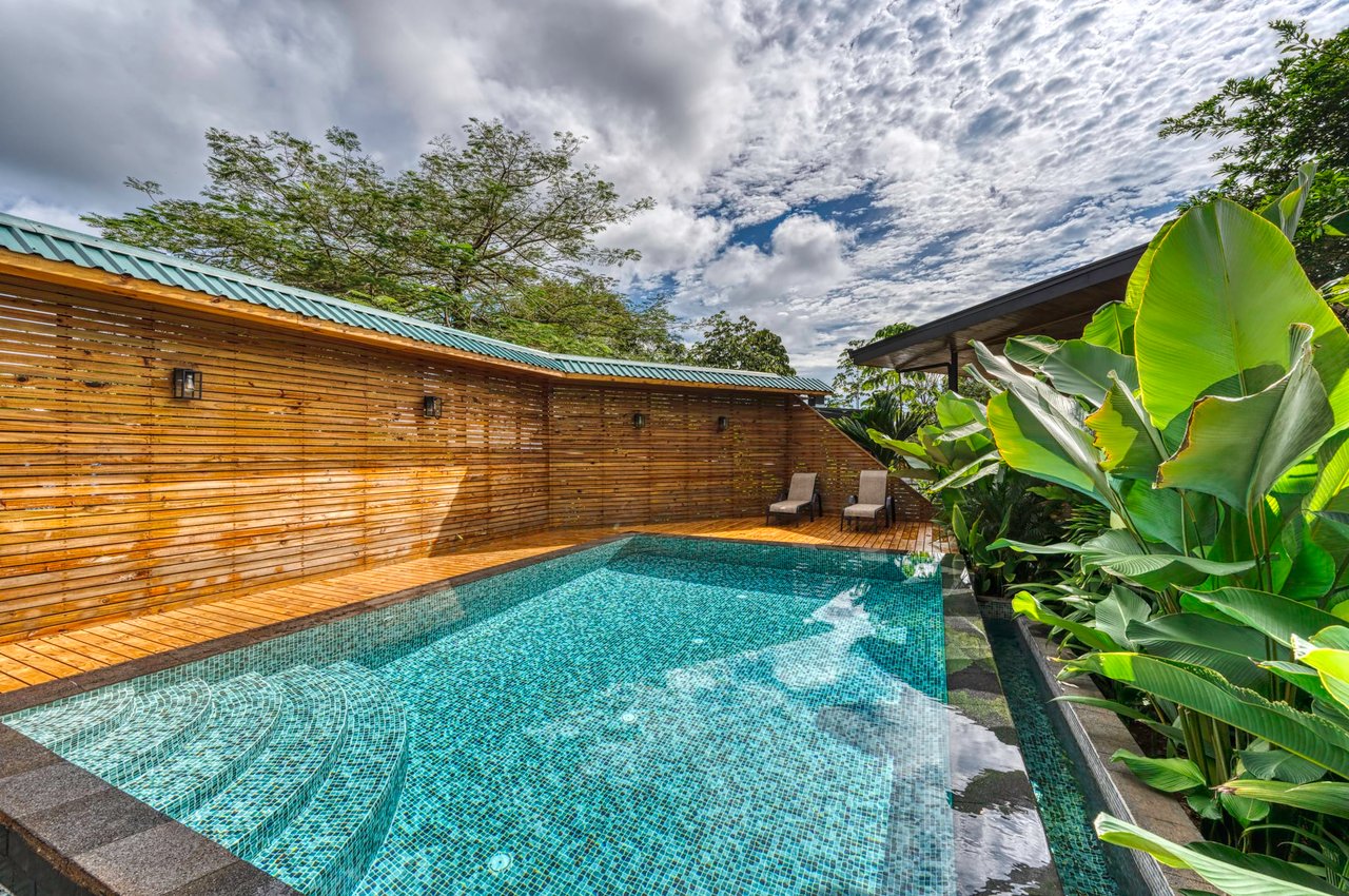 Modern Tropical Villas walking distance to Uvita Town