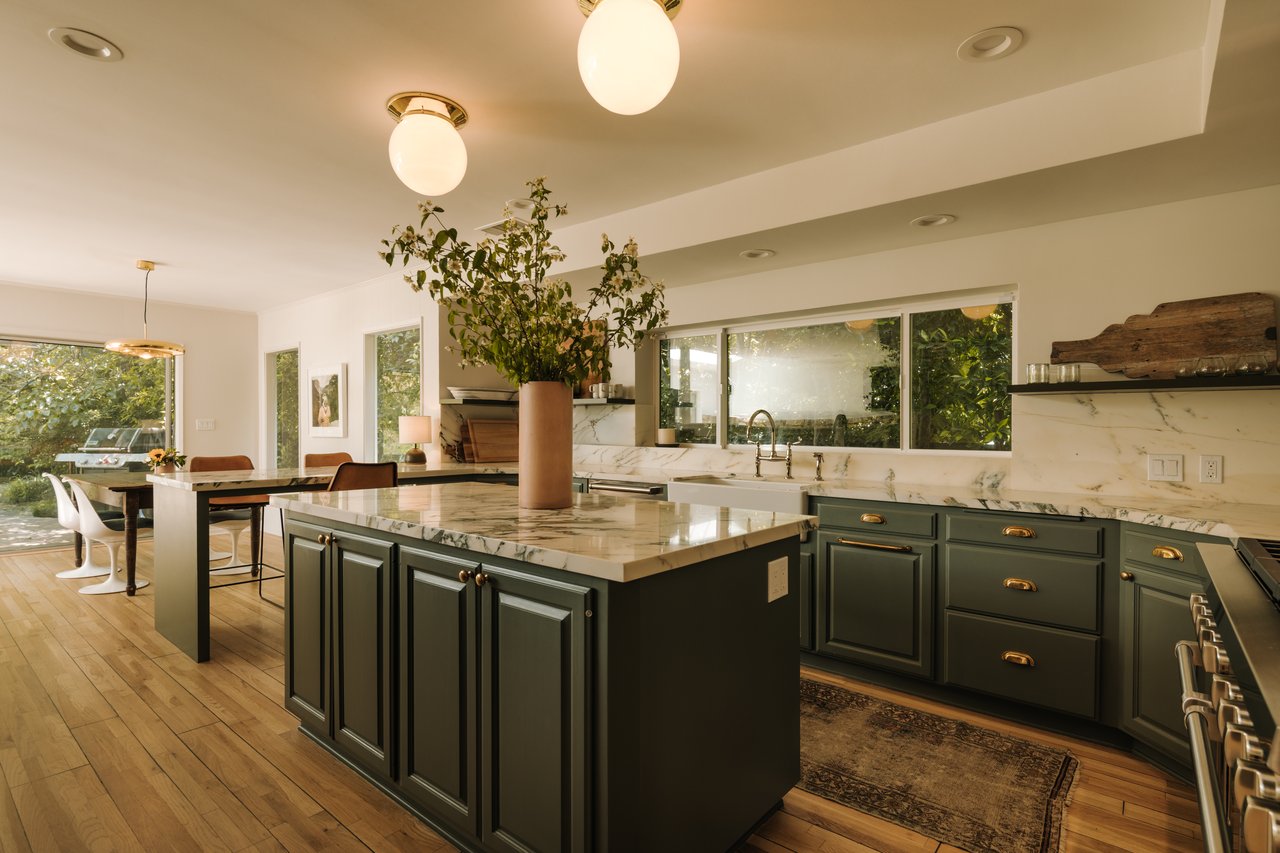 2610 Mandeville Canyon Rd