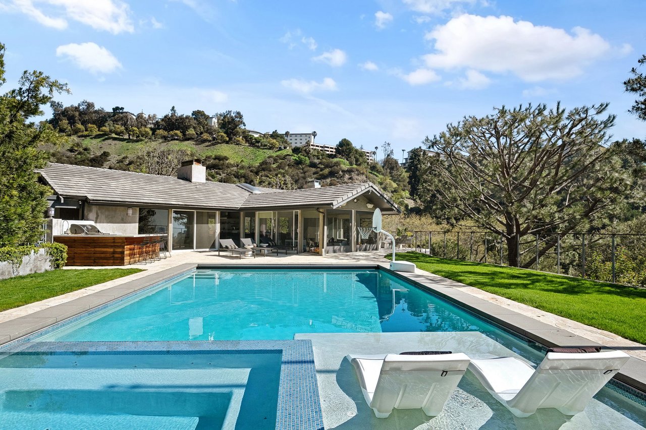 1255 N Bundy Drive