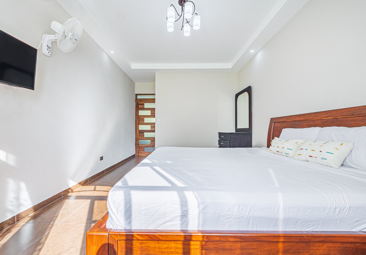 EXCEPTIONAL 5-BEDROOM RESIDENCE– PRIME LOCATION & VERSATILE LAYOUT