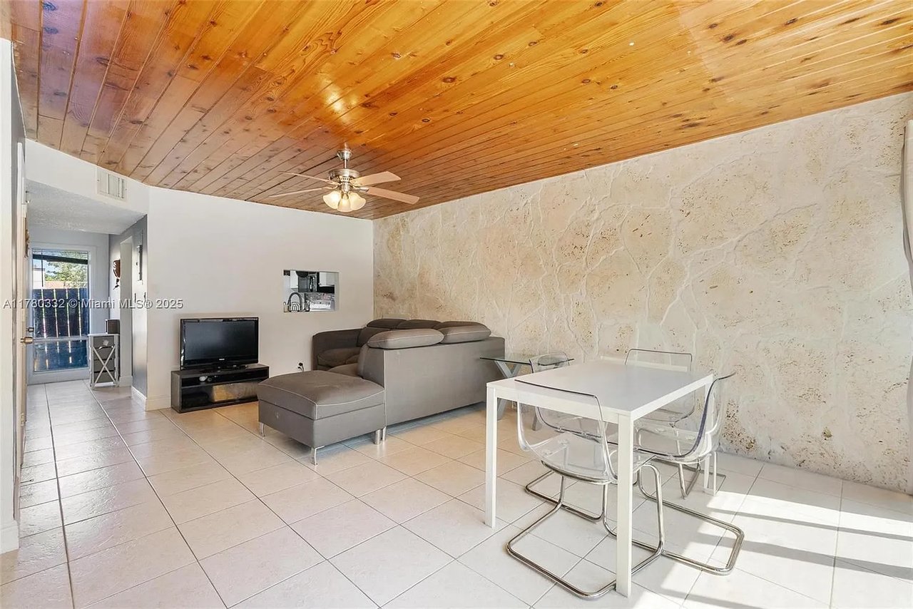 3200 NW 5th Ter Apt 33