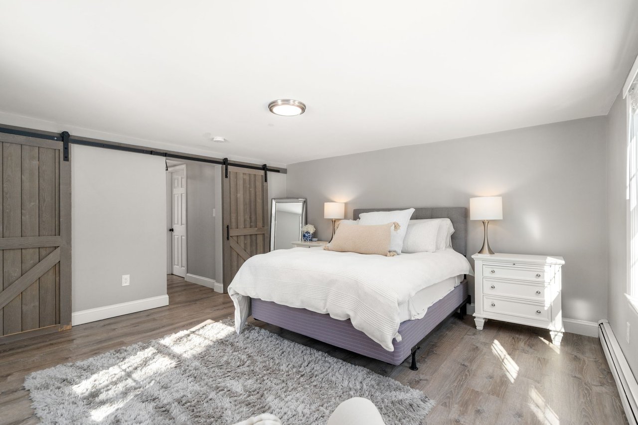 Adorable Farmhouse Right Off Route 3 in Hanover 