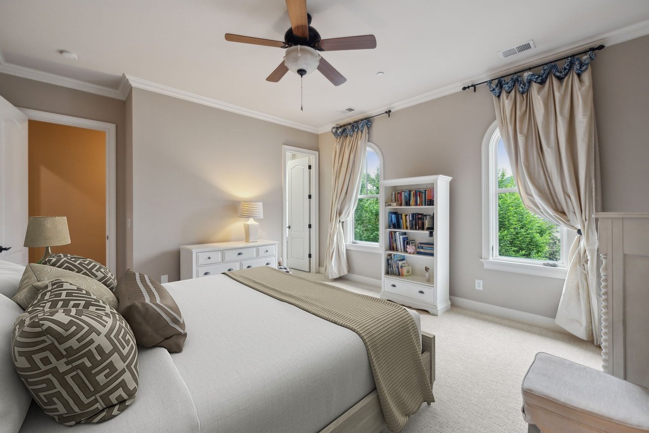 1025 Falling Leaf Cir