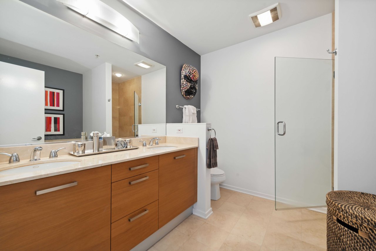 500 W Superior Street Unit: #2201