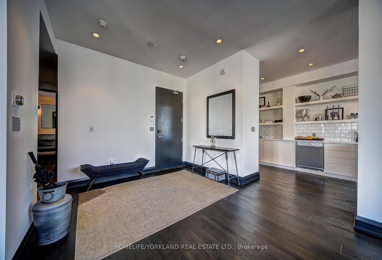 LUXURY DOWNTOWN LIVING