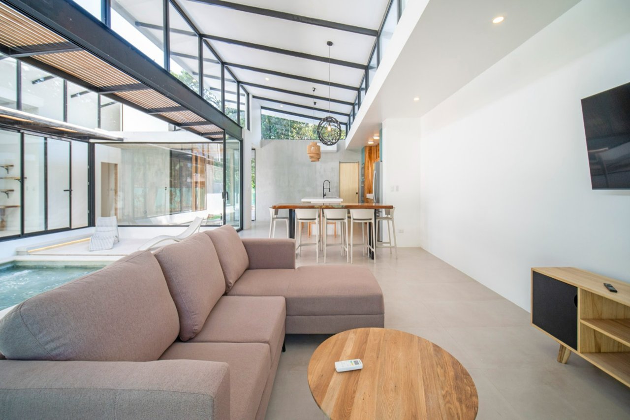 Casa Cenizaro | Elegant 4-Bed Tropical Retreat with Pool in Surfside, Potrero