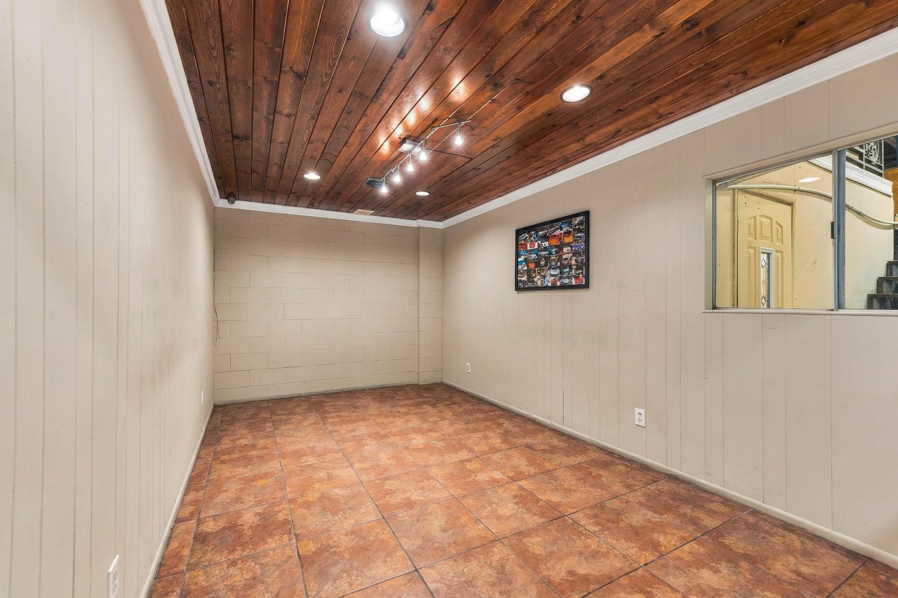 2823 N. San Fernando 