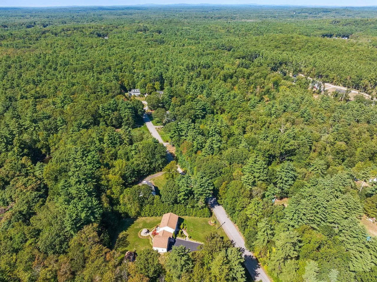2 Brookside Ln