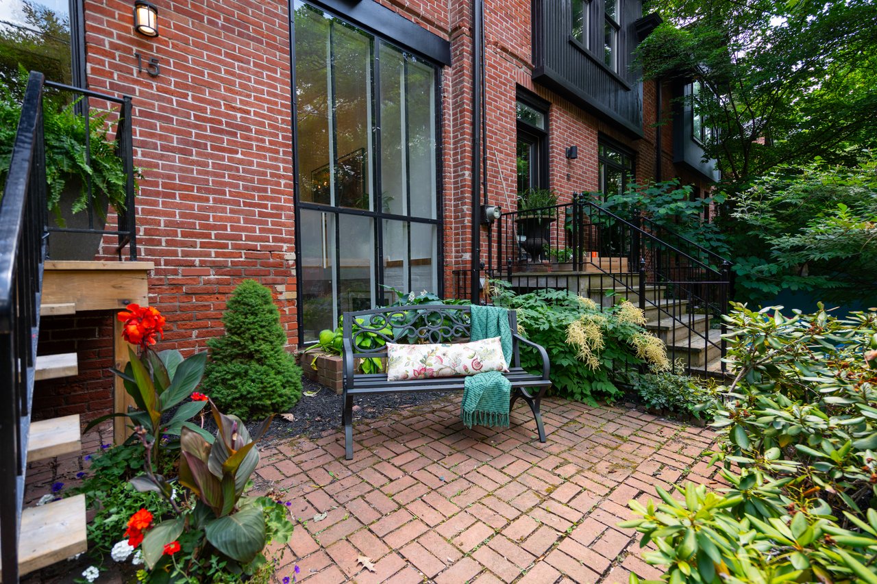 15 Hillcrest Park