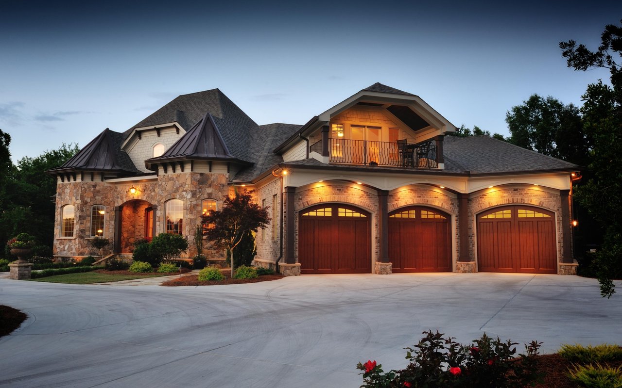 The Rise of Luxury Home Auctions: Why High-End Properties Are Selling Through Competitive Bidding