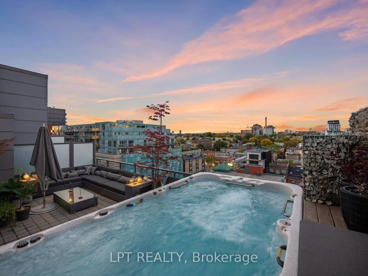PENTHOUSE LUXURY IN KING WEST