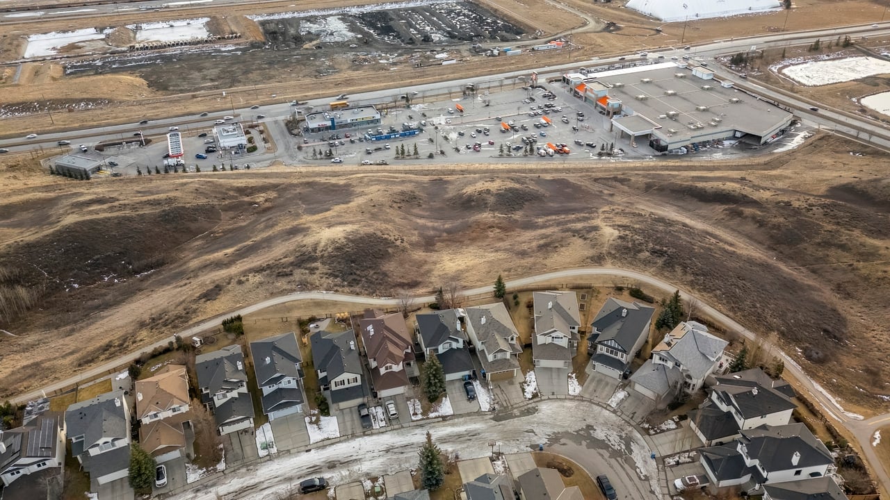 98 Tuscany Ravine Close NW