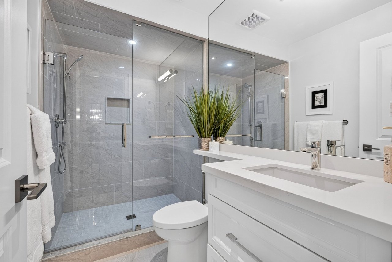 Luxury Custom Bungaloft
