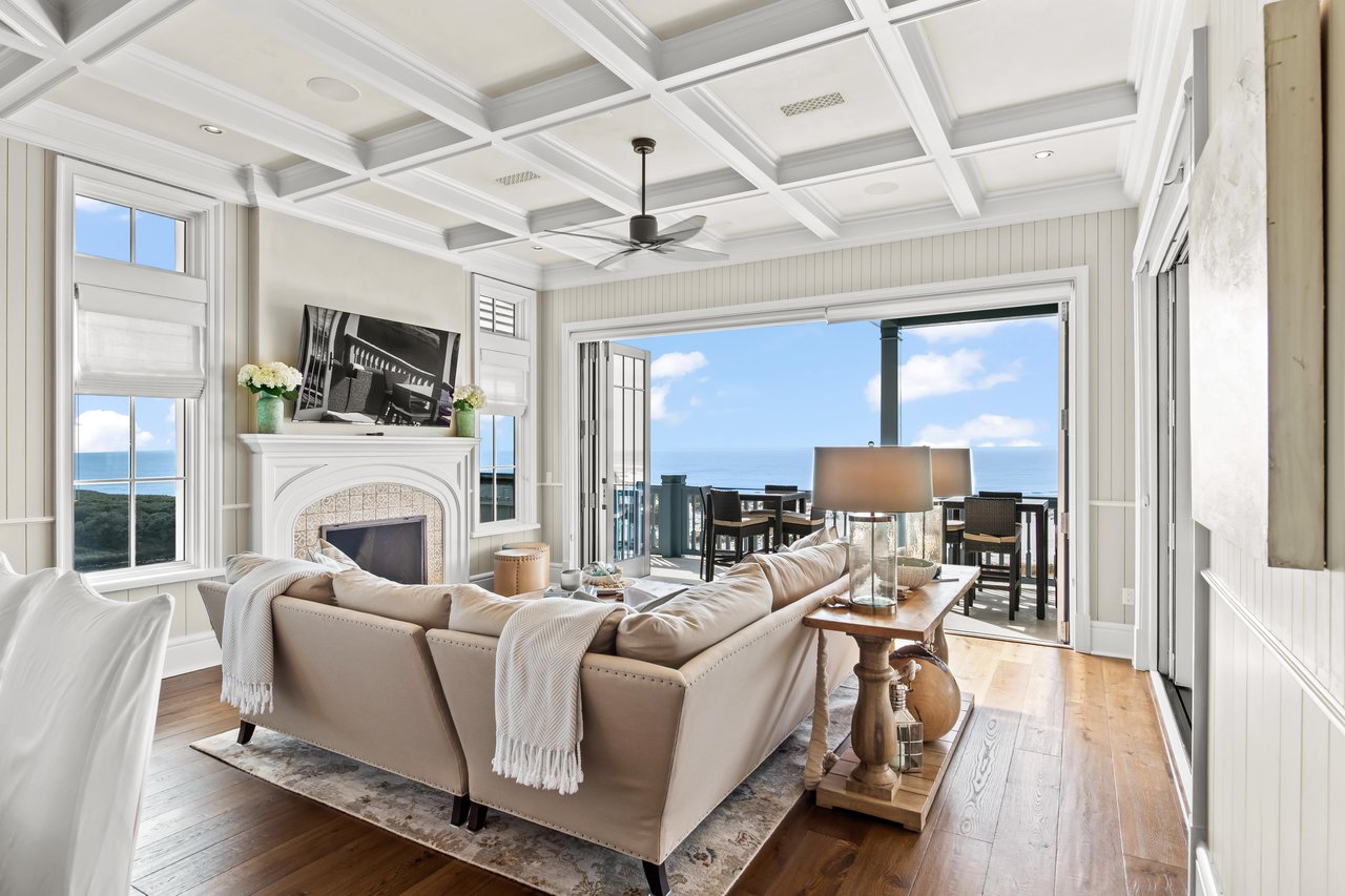 243 W Bermuda Dr