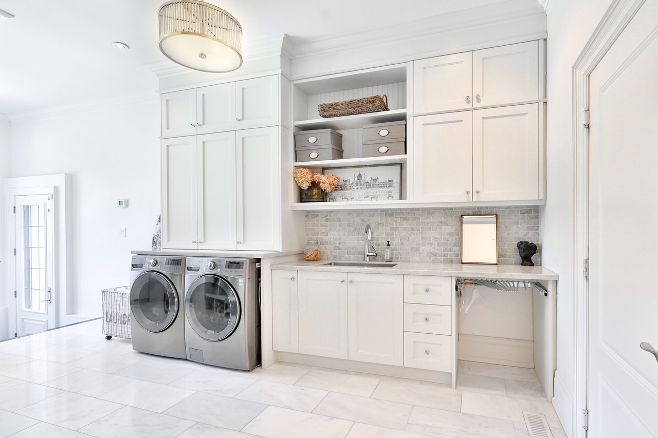 1497 Lakeshore Road W