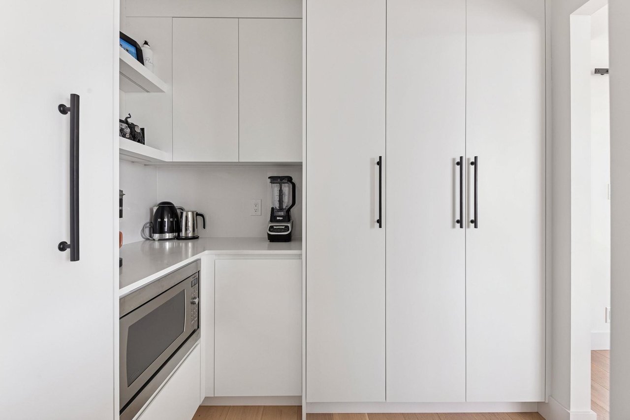801-1077 Marinaside Cres