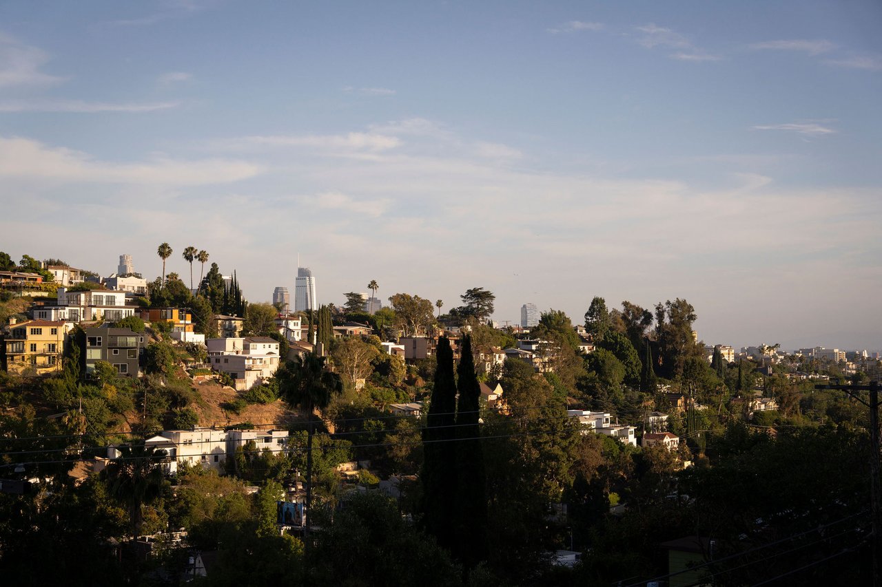 Vacant Trophy Silverlake Triplex With Reservoir Views