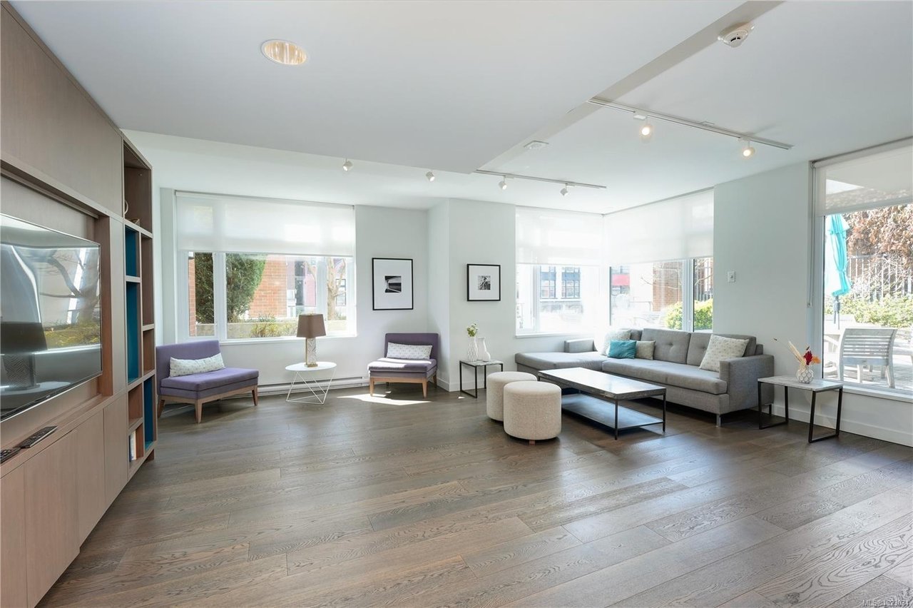 910-728 Yates St, Victoria