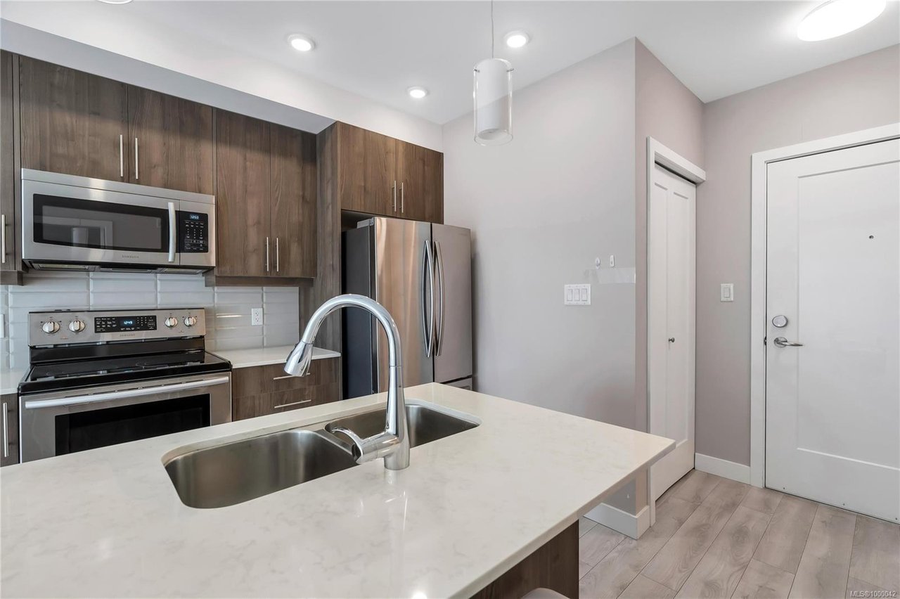 302-1016 Inverness Rd
