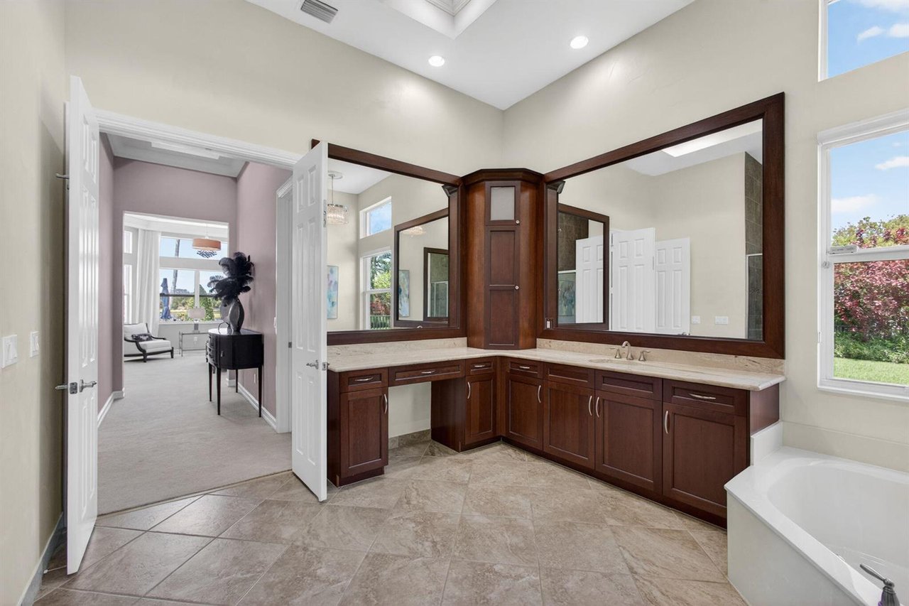 11135 Lynwood Palm Way