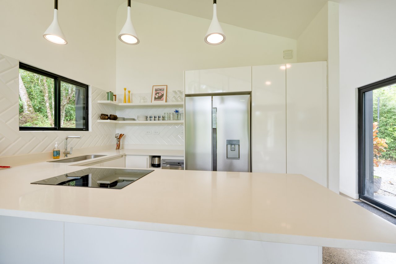Modern Eco Villa in Central Uvita Only 5 Minutes from Surf Beach