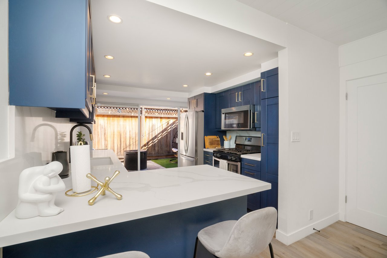 4040 Grand View Blvd #7