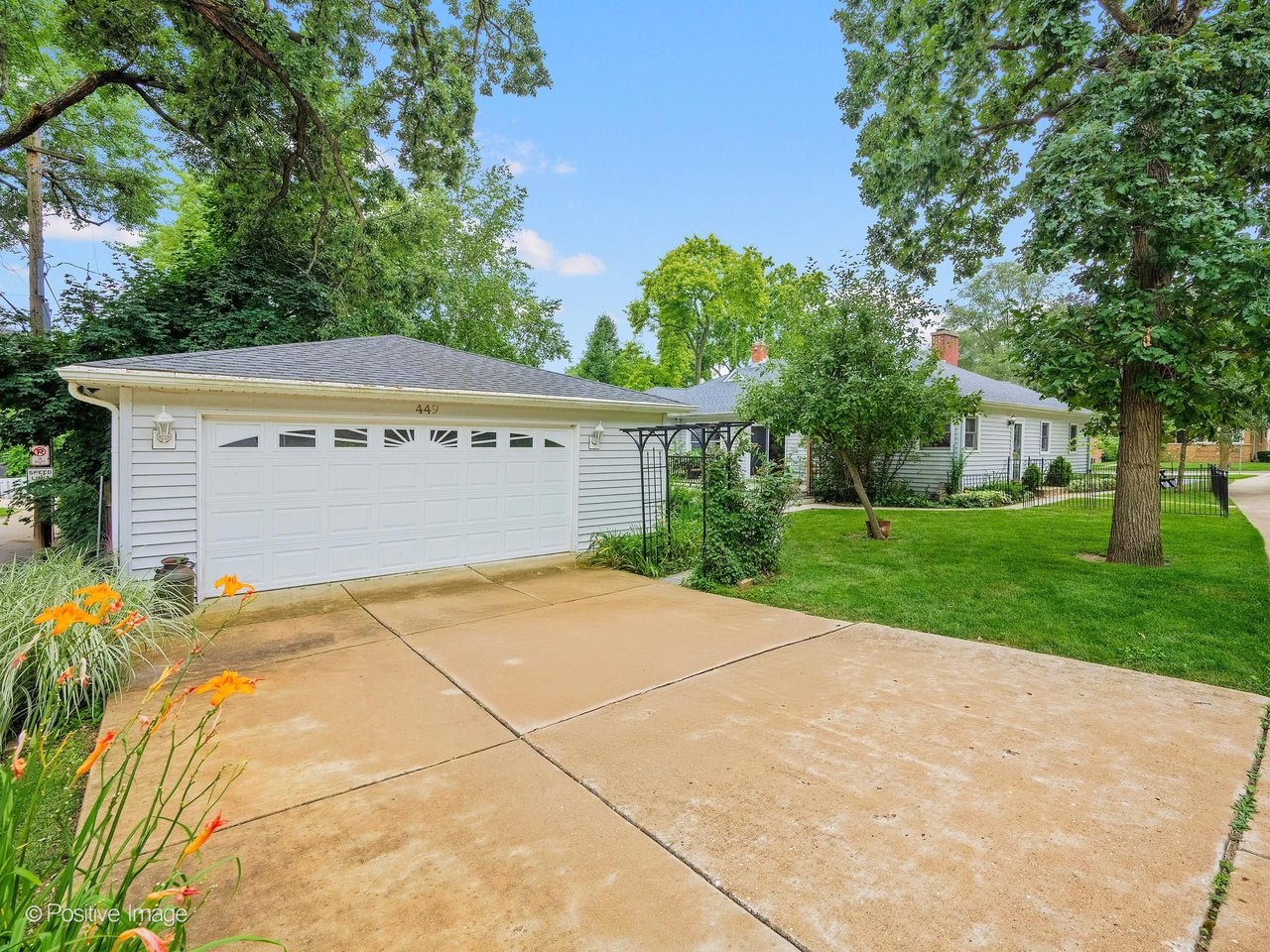 449 Arbor Ave, West Chicago IL: Move-In-Ready Ranch on a Corner Lot in Columbia Park Listed at $479,900