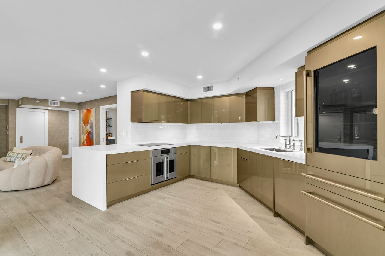 100 SE 5th Ave, Unit 106