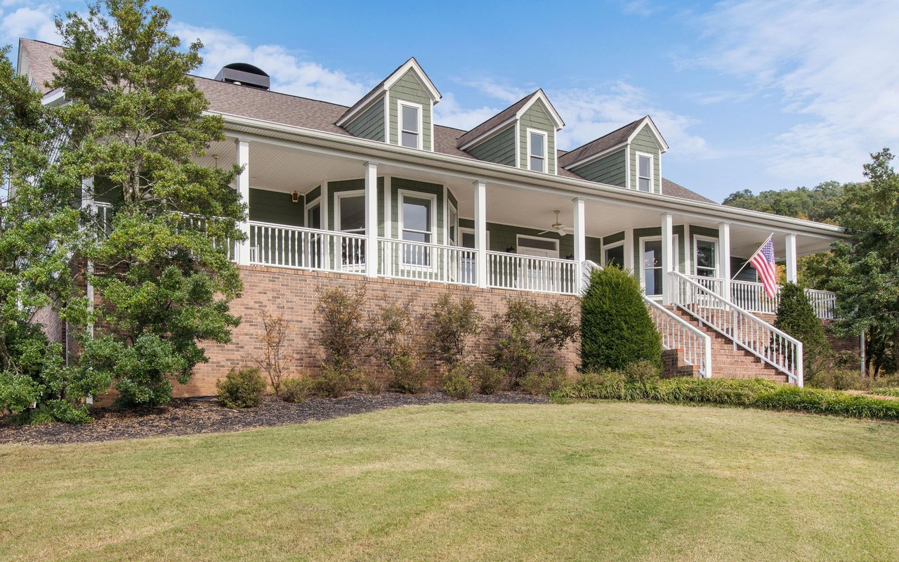 Wallace Luxury Spotlight | 4300 Roberts Road Corryton, TN 37721