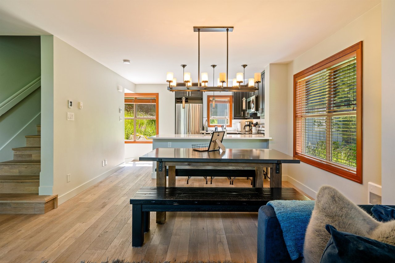 4-4661 Blackcomb Wy