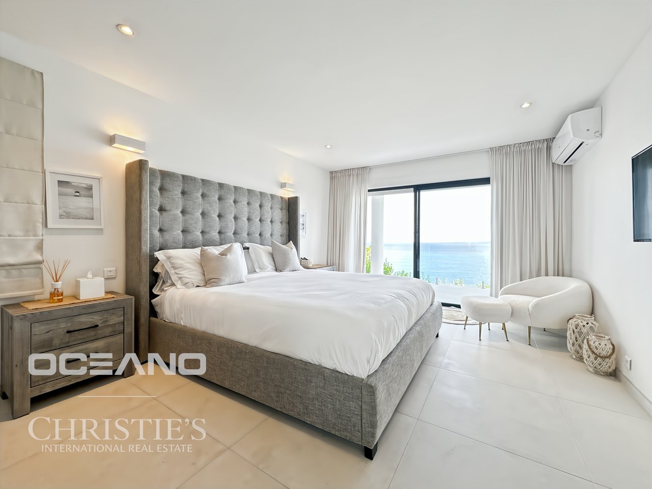 Cliffside Villa - Mont Rouge