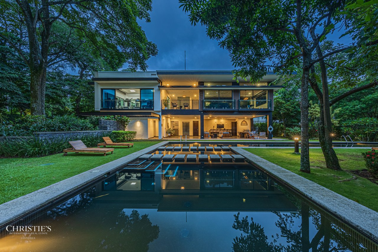 Luxurious Four-Bedroom Condo in the Hills of Escazú   