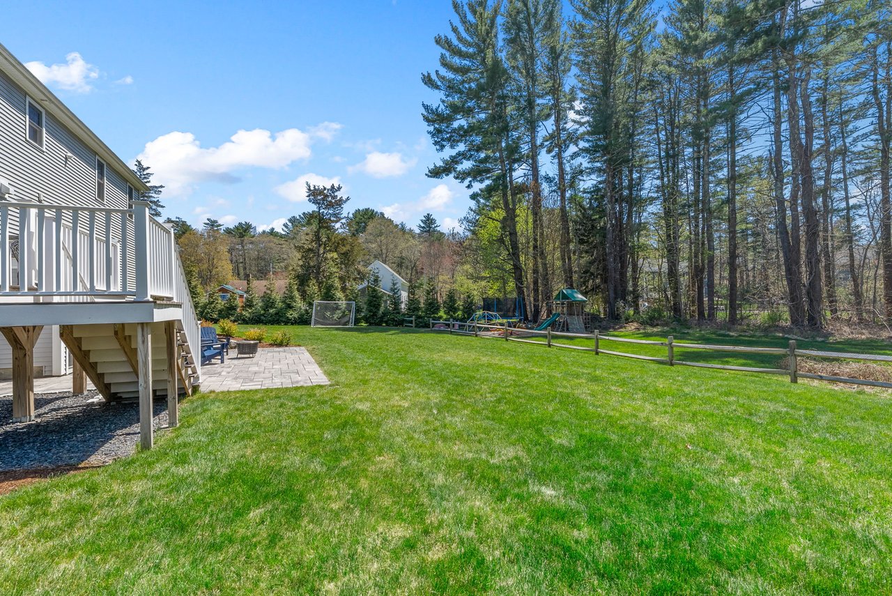 11 Lisa Ln Pembroke, MA 02359
