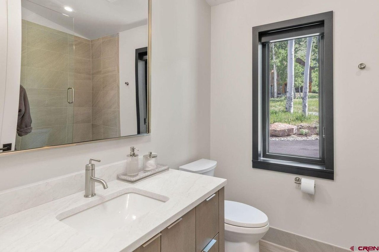 216 E Serapio Dr