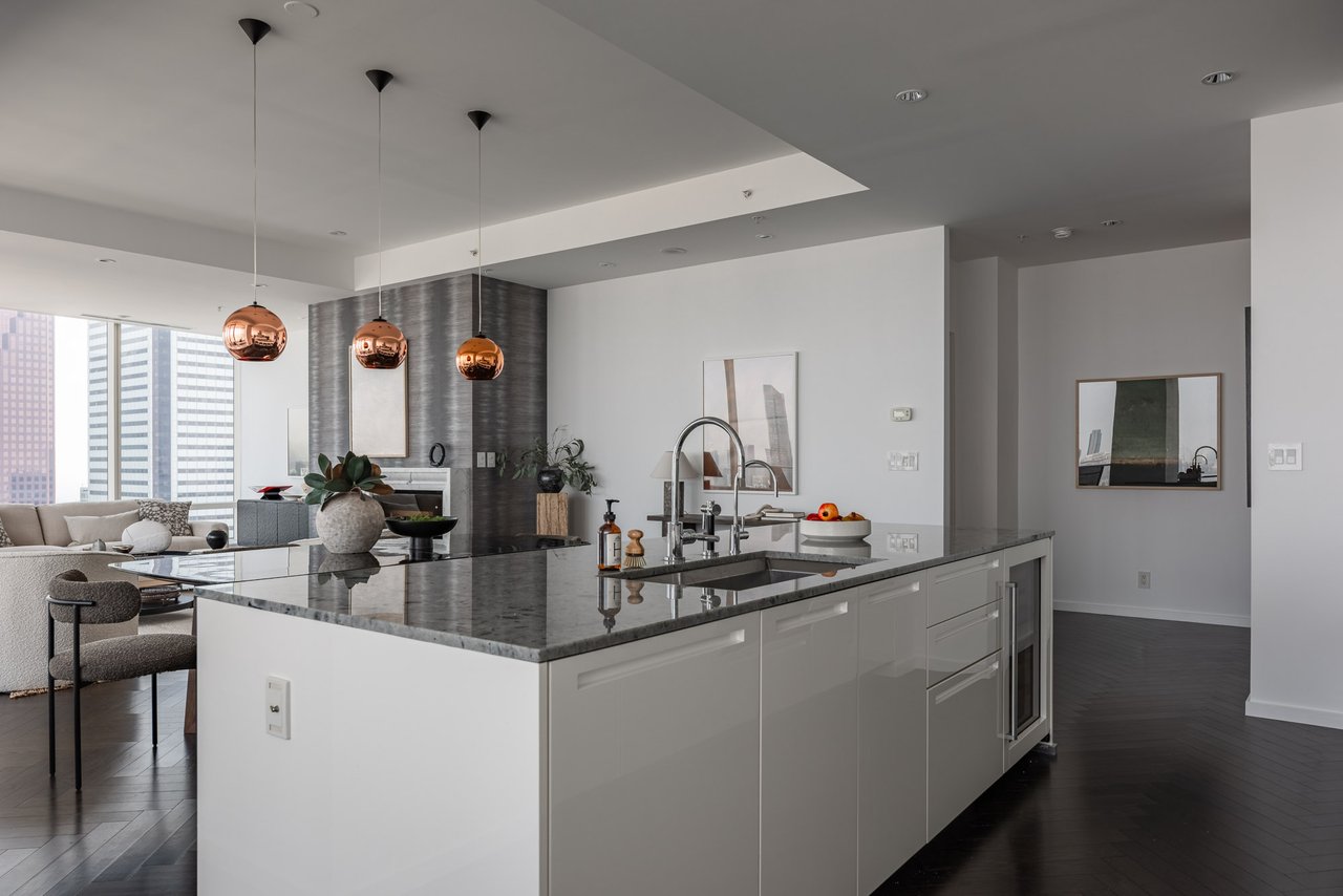 Suite 6104- 180 University Avenue