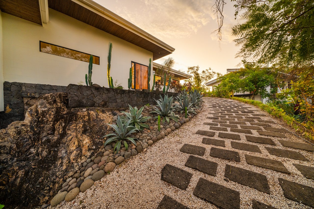 Casa Salinas – 3 beds ocean view home in playa grande