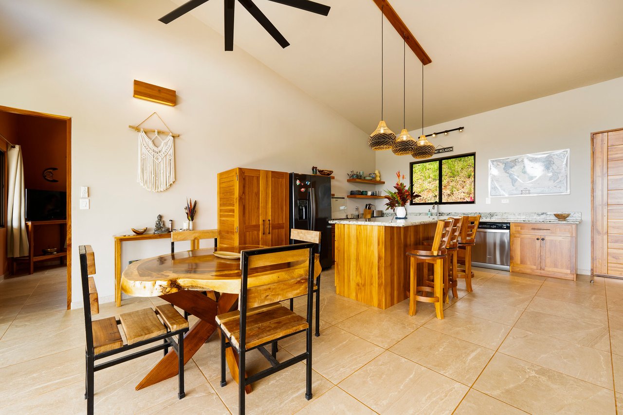 NEW PRIVATE MOUNTAIN HOME WITH OCEAN VIEWS ABOVE LAGUNAS