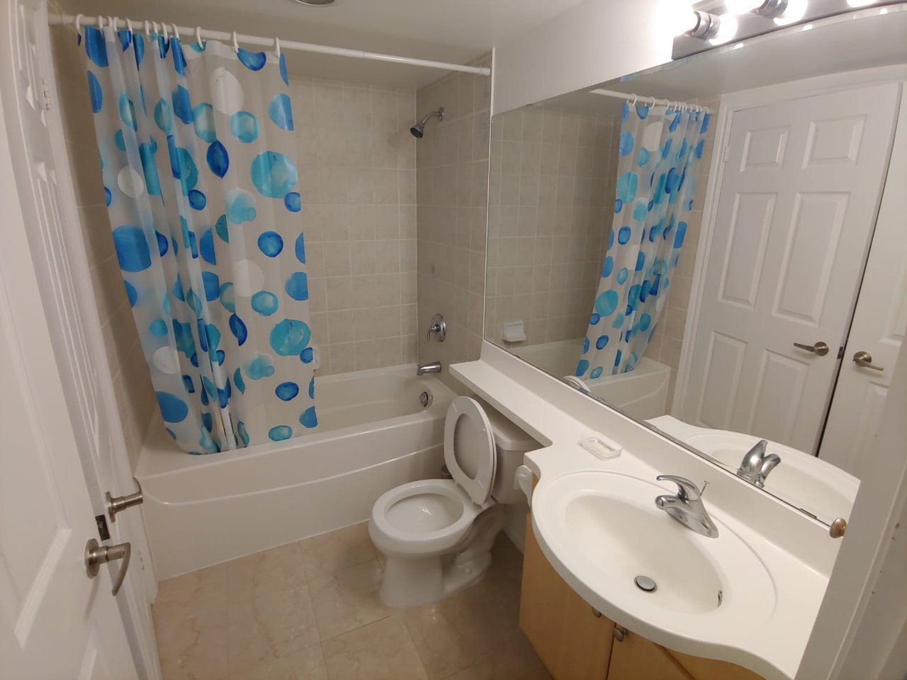 763 Bay St Unit: 1214
