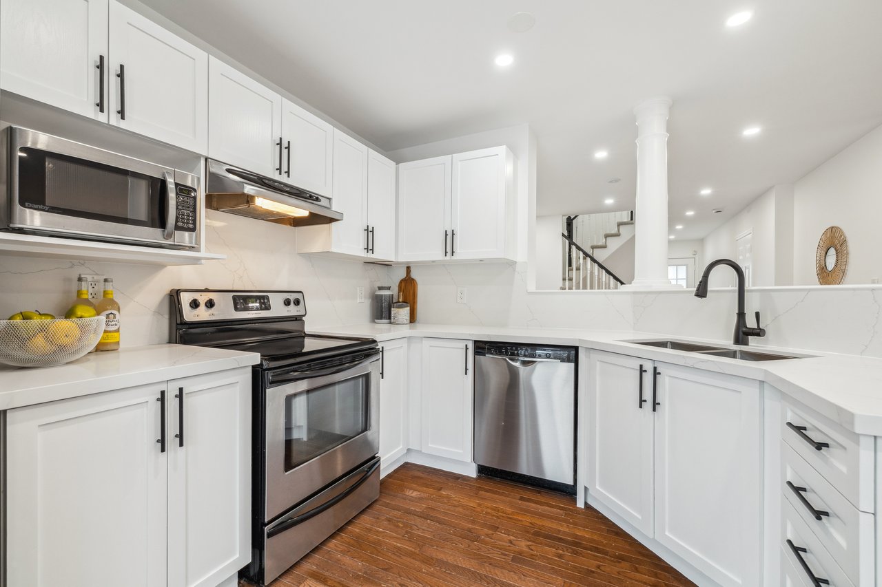 Beautiful End Unit Freehold Towhome in desirable Westmount!