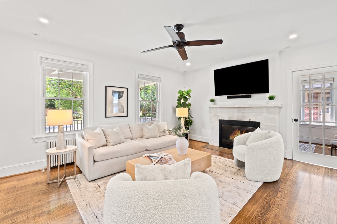 21 W Oak Street